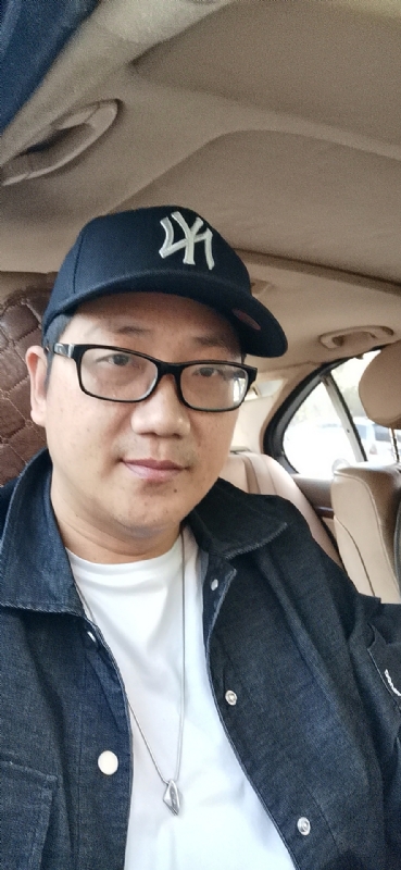 拥抱幸福的第一张照片--南靖征婚网